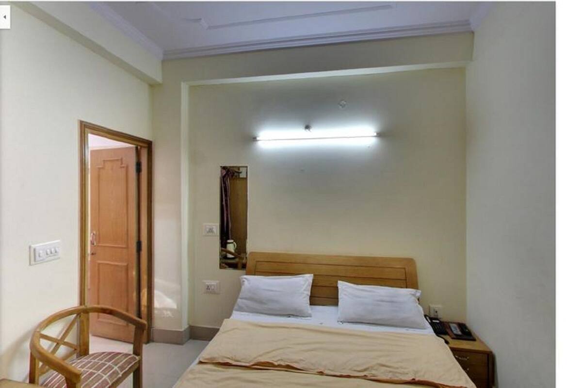 In-room safe, desk, soundproofing, free WiFi