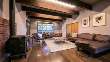 Villa with Garden - Private Zone | 1 bedroom, in-room safe, free WiFi, bed sheets