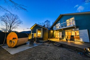 Villa with Garden - Private Zone | 1 bedroom, in-room safe, free WiFi, bed sheets