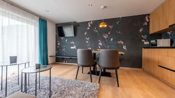 高級公寓, 1 間臥室, 露台 (48 Square Meters) | 客廳 | 32 吋LED 電視連衛星電視頻道、電視