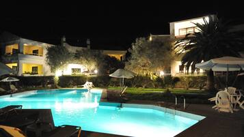 Overnatningsstedets facade – aften/nat