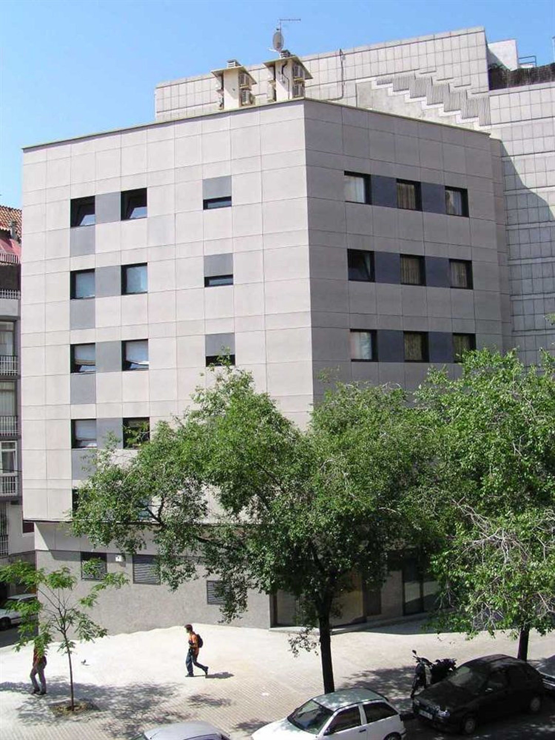 Vista frontal de la propiedad