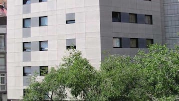 Vista frontal de la propiedad