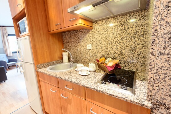 冰箱、微波炉、炉灶、茶具/咖啡用具