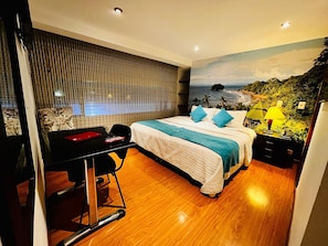 Studio | Desk, laptop workspace, free WiFi, bed sheets