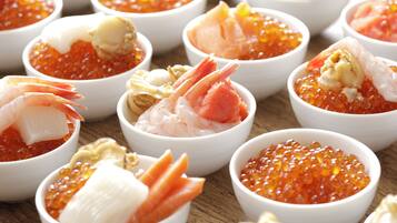 Daily buffet breakfast (JPY 2750 per person)