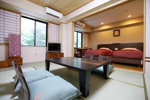 客房內保險箱、書桌、筆電工作空間、遮光布/窗簾