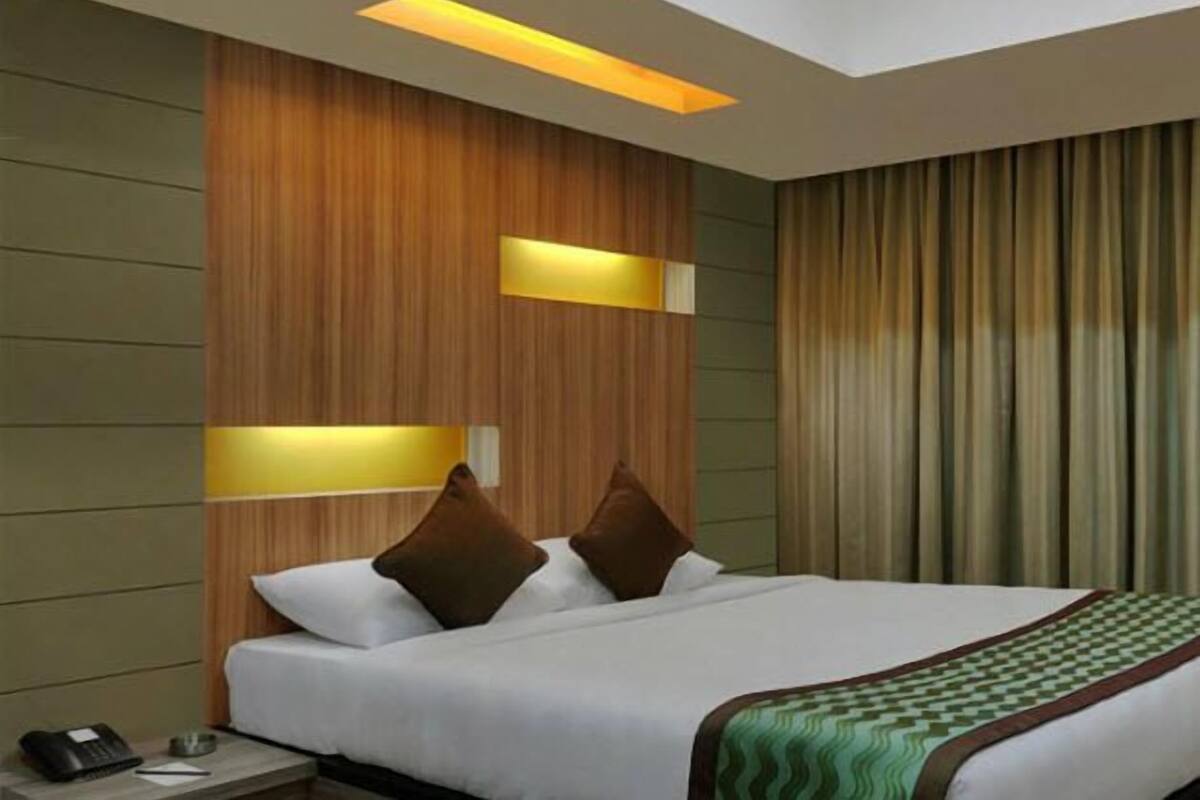 In-room safe, desk, soundproofing, iron/ironing board (on request)