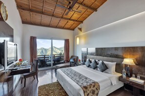 Habitación | Caja fuerte, escritorio, cortinas opacas y camas supletorias