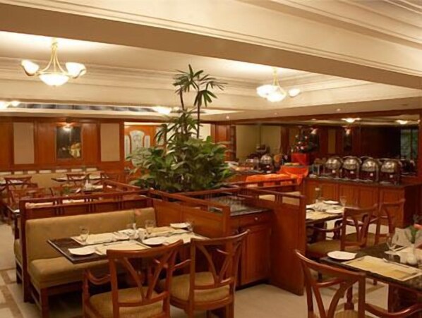 Dining - The Rialto Hotel Bangalore (Bengaluru)