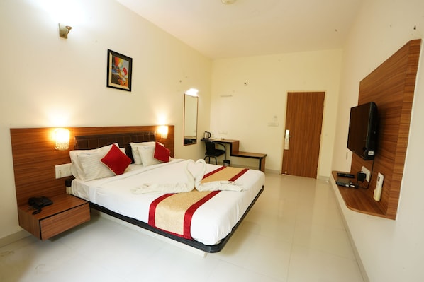 Executive Room | Premium bedding, minibar, in-room safe, desk