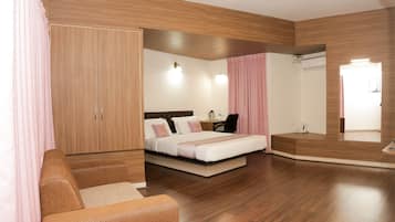 Premium Room | Premium bedding, minibar, in-room safe, desk