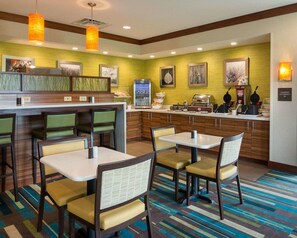 Free daily full breakfast - Comfort Suites Bossier City - Shreveport (Bossier City)