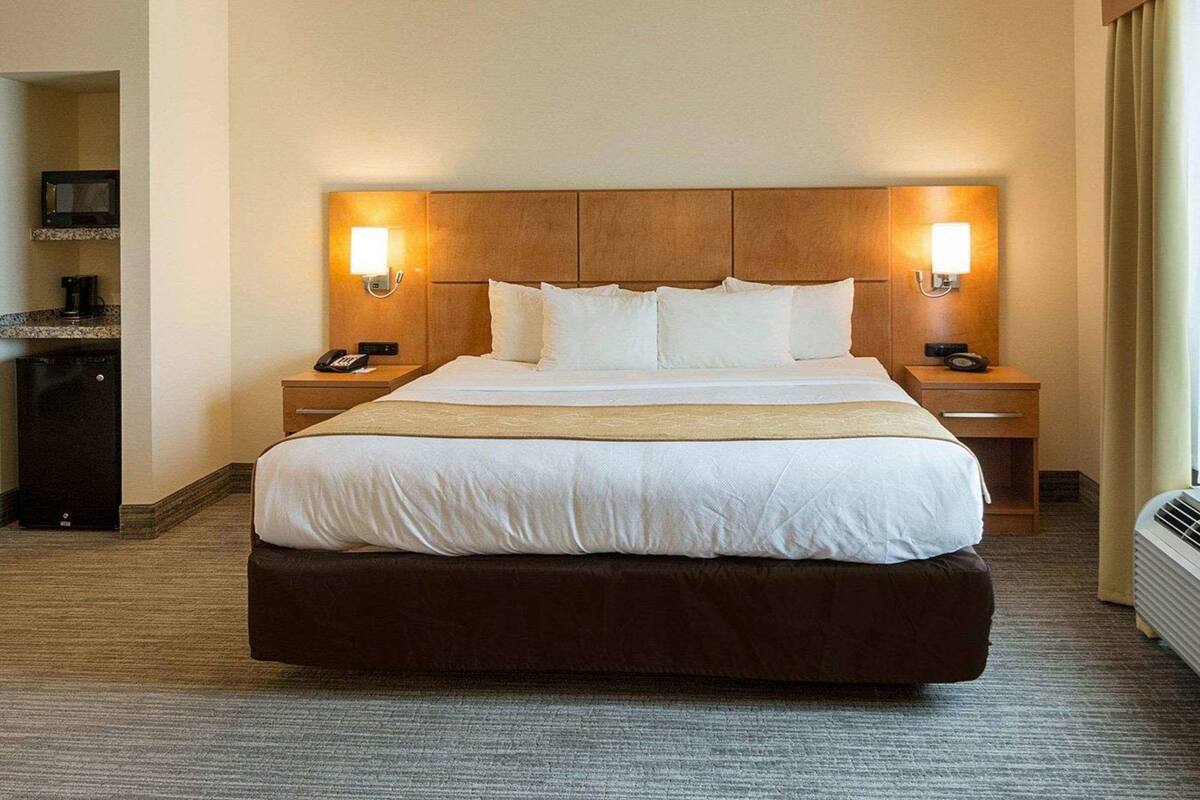 hypo-allergenic bedding, pillow-top beds, in-room safe, desk