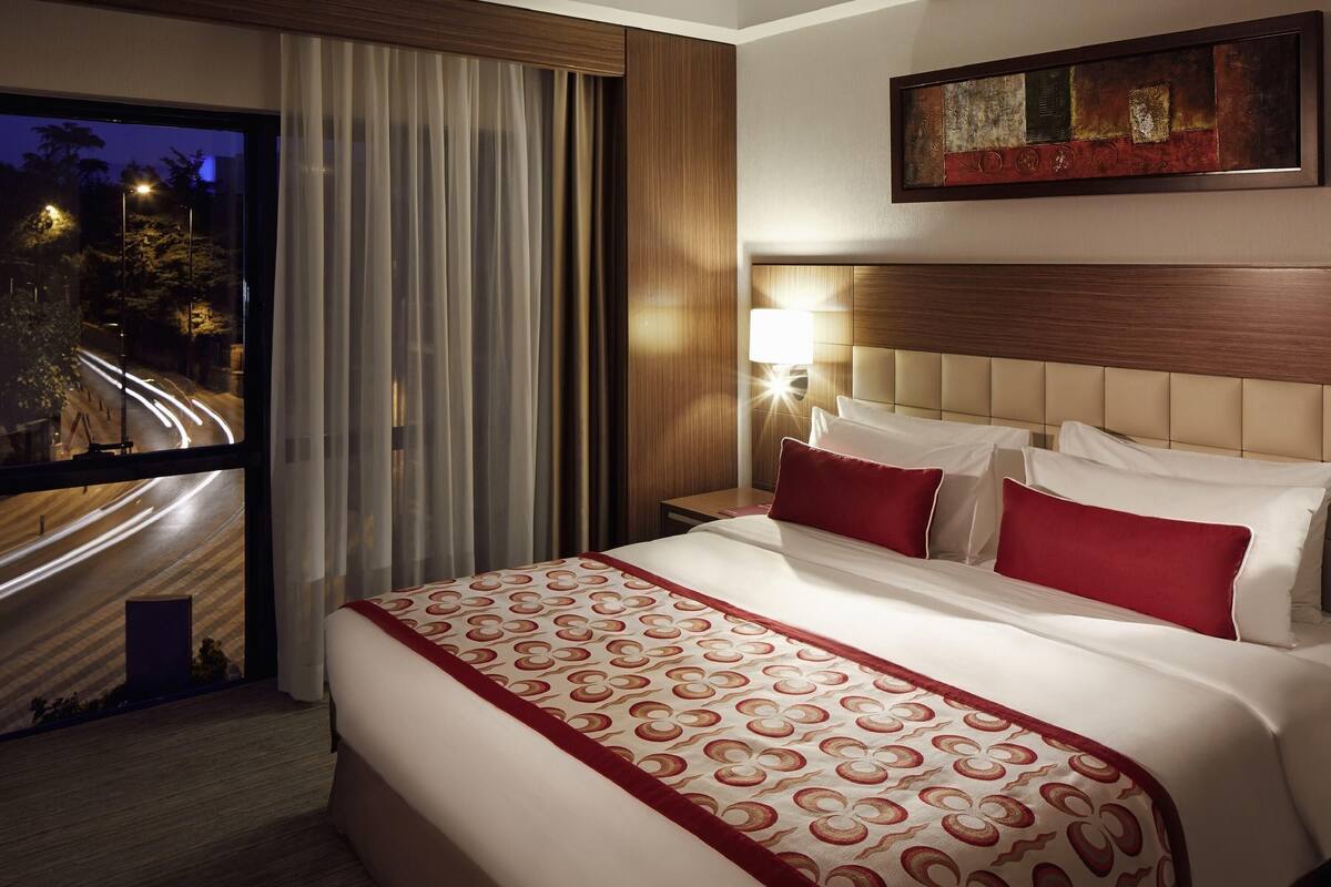 Junior Suite, 1 Double Bed with Sofa bed | Down comforters, minibar, in-room safe, desk