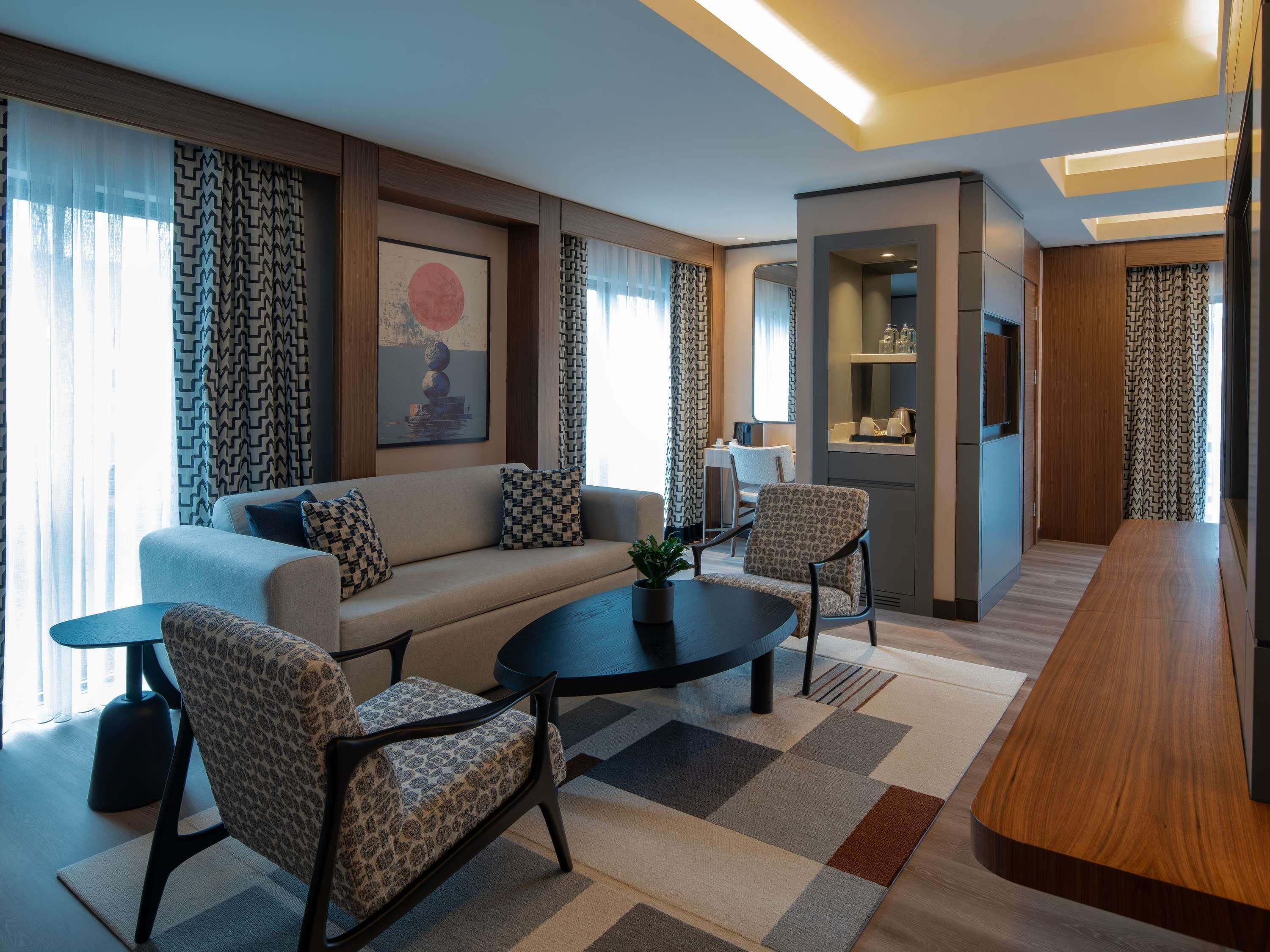 Down comforters, minibar, in-room safe, desk