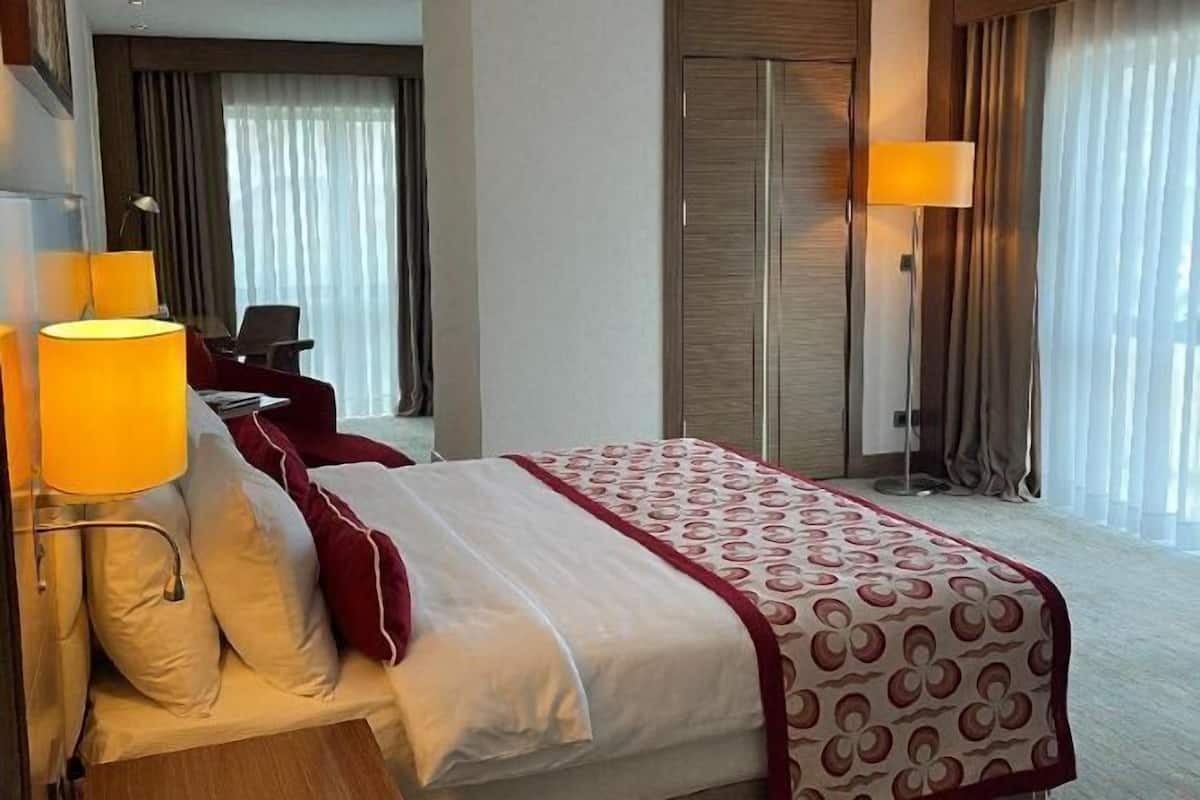 Couette en duvet d'oie, minibar, coffres-forts dans les chambres, bureau