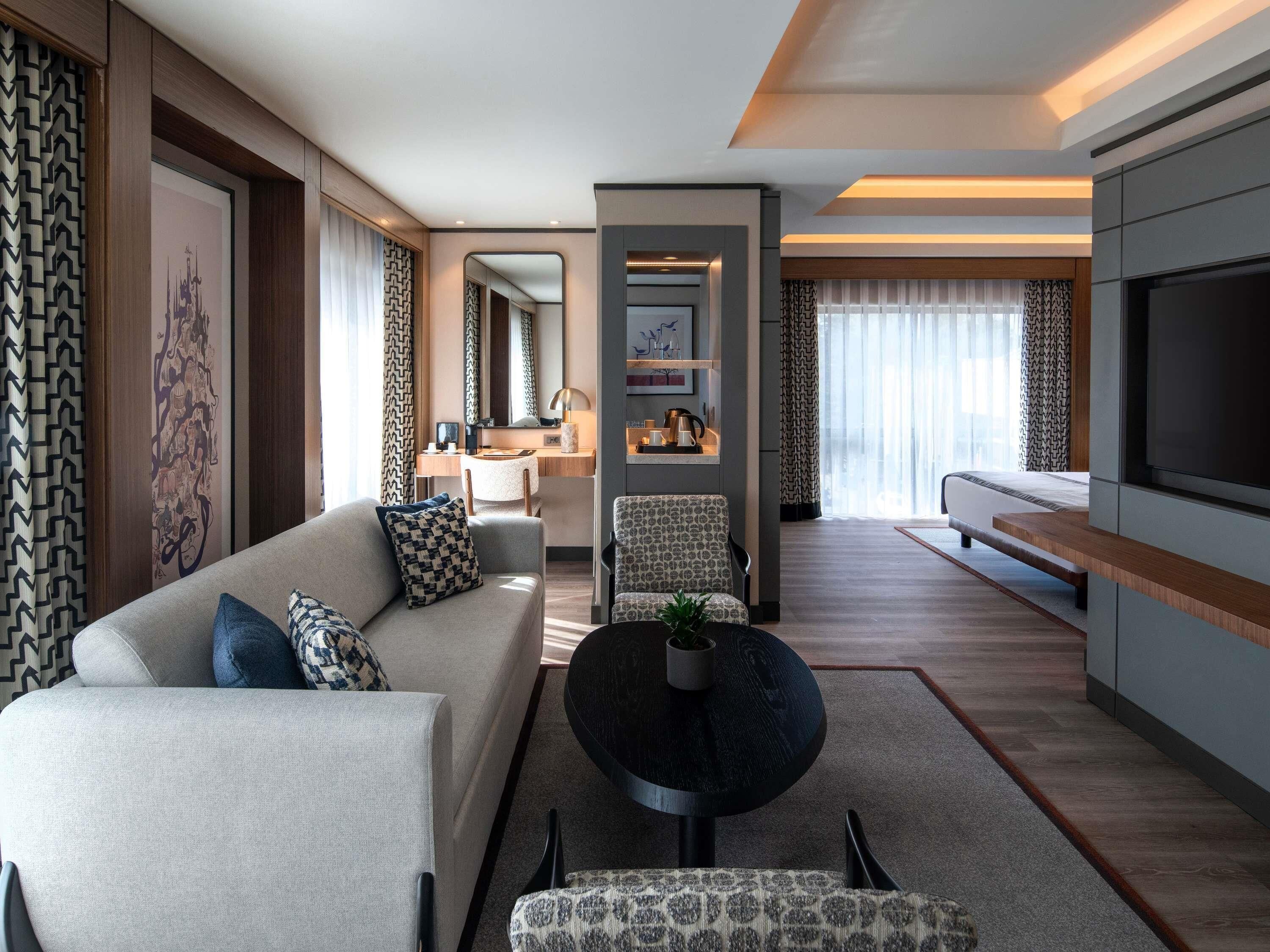 Junior Suite, 1 Double Bed with Sofa bed | Down duvets, minibar, in-room safe, desk