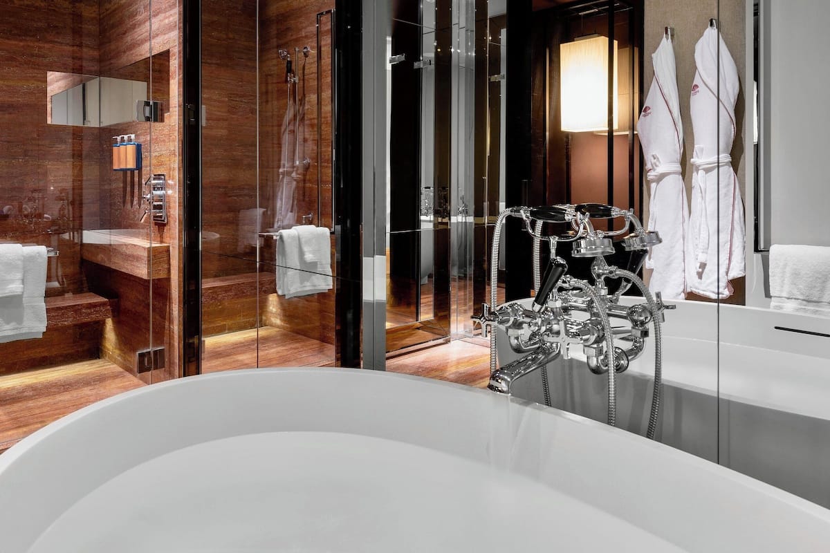 deep-soaking bathtub