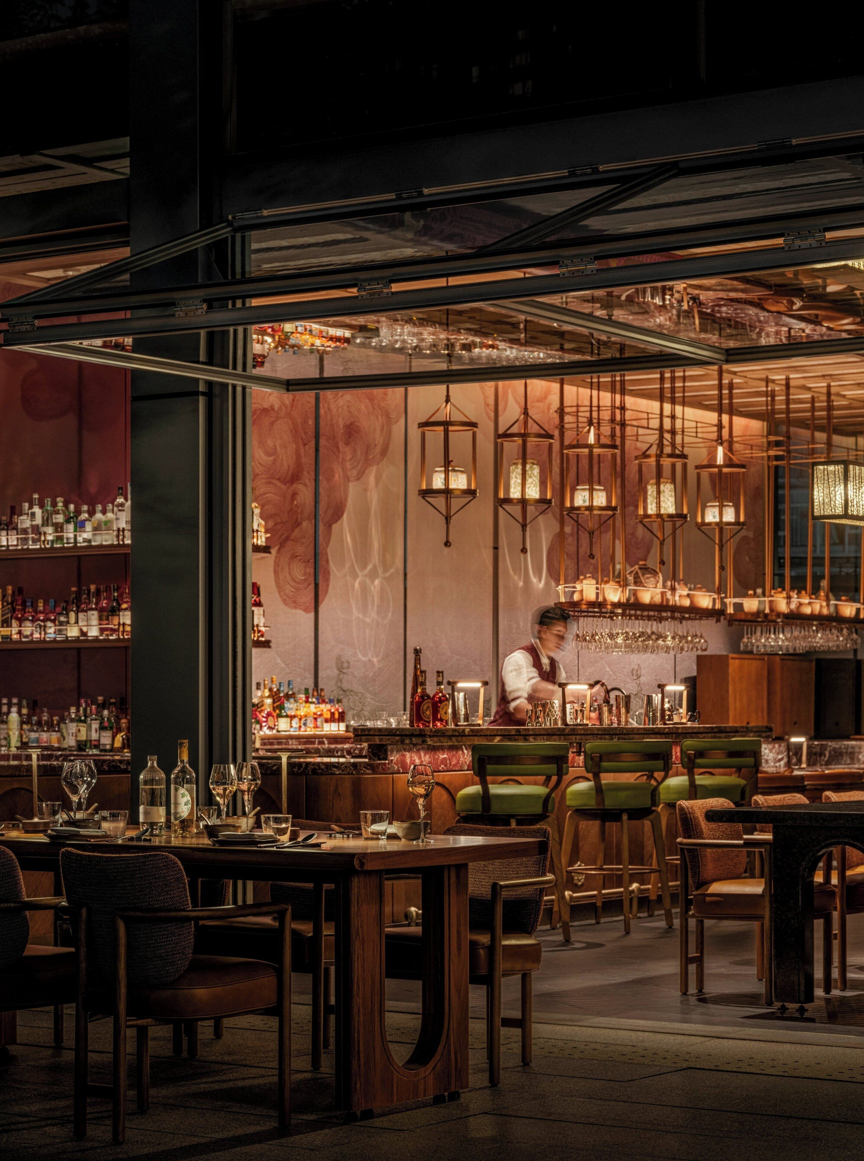 2 bars/lounges