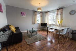 Apartment, 2 Bedrooms | Living area