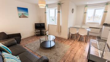 Apartment, 2 Bedrooms | Living area