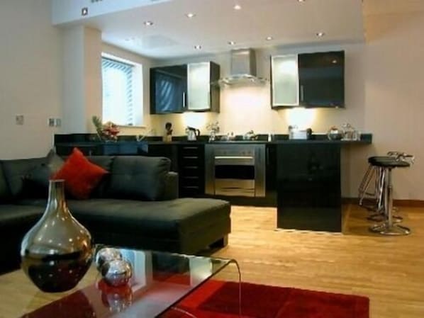 Fridge, microwave - Meridian Apartments - Southend (Southend-on-Sea)