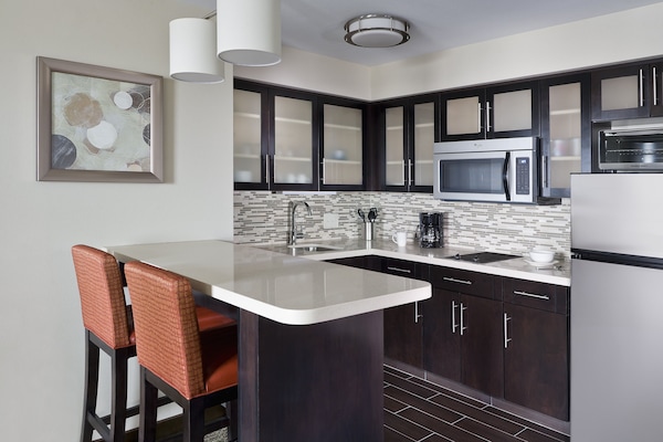 Full-size fridge, microwave, stovetop, dishwasher