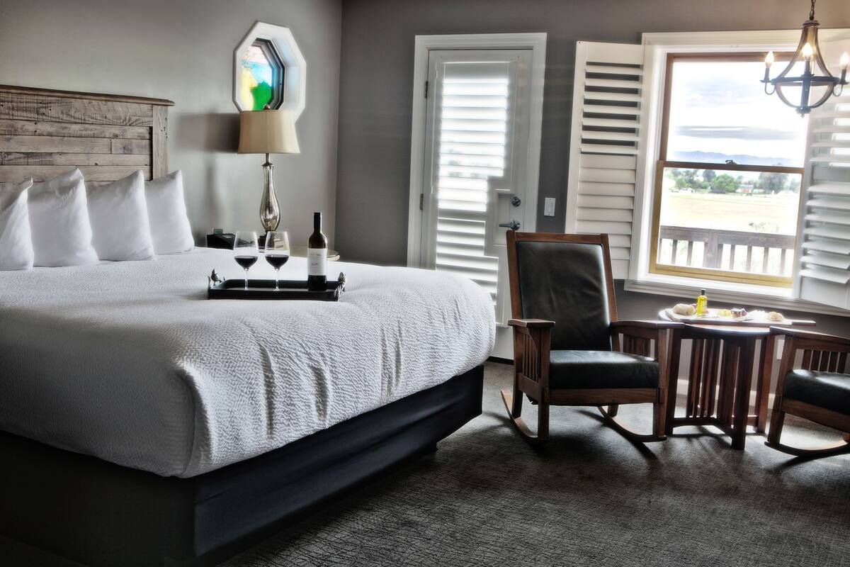 Habitación estándar, 1 cama de matrimonio grande | Ropa de cama de alta calidad, tabla de planchar con plancha, wifi gratis