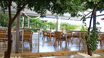 Tempat makan outdoor