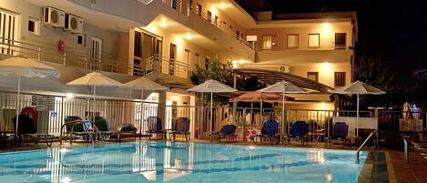 Seasonal outdoor pool, pool umbrellas, sun loungers