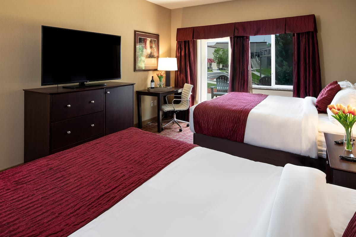 Premium bedding, blackout drapes, free WiFi, bed sheets