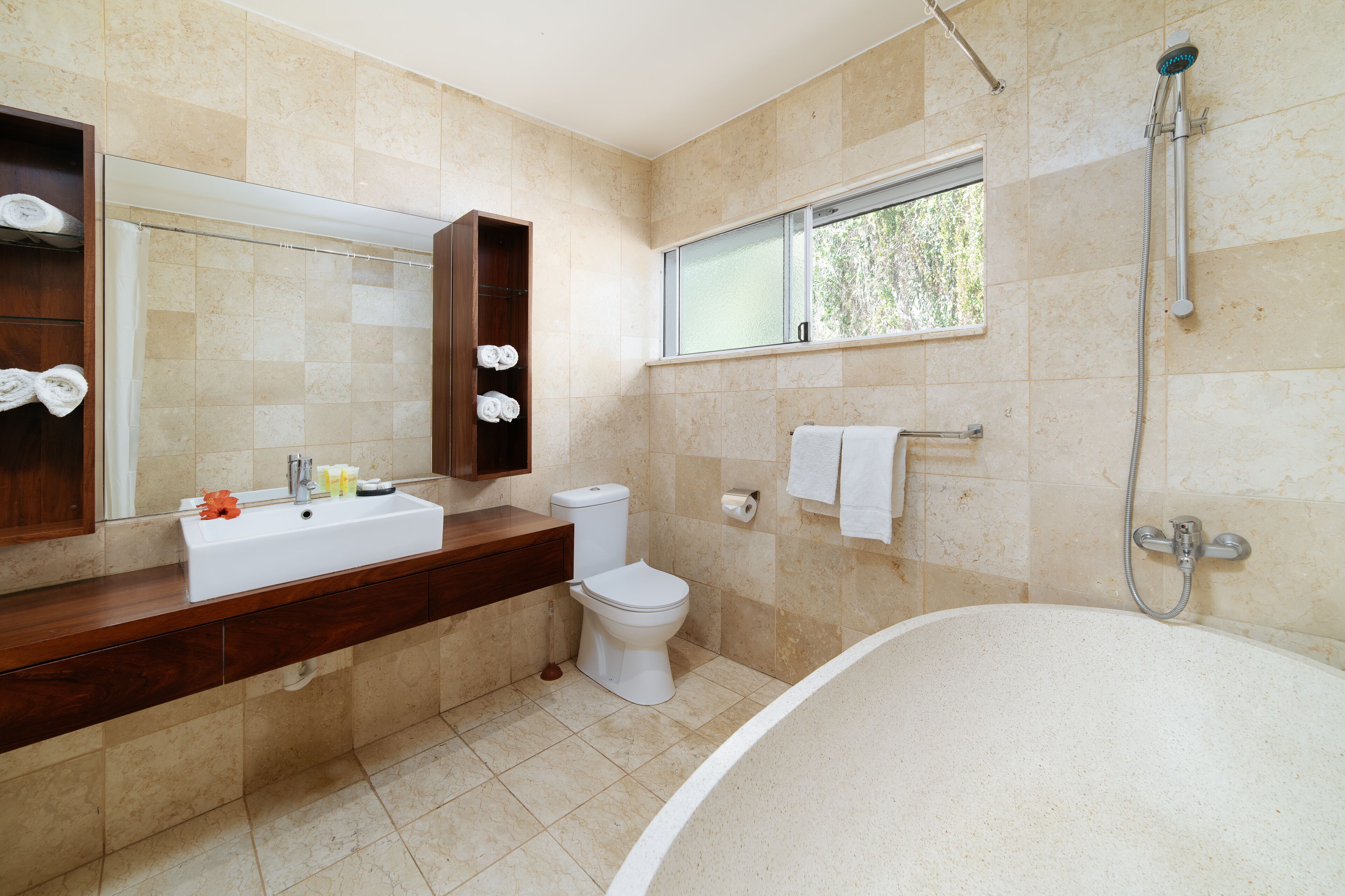 premium penthouse, balcony, harbour view | bathroom | shower, rainfall showerhead, free toiletries, hair dryer