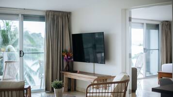 Penthouse Premium, balkon, pemandangan pelabuhan | Seprai premium, ruang kerja ramah laptop, dan tirai kedap cahaya