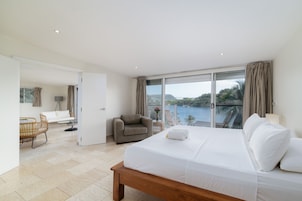 Ático Premium, balcón, vistas al puerto | Ropa de cama de alta calidad y espacio para trabajar con un portátil