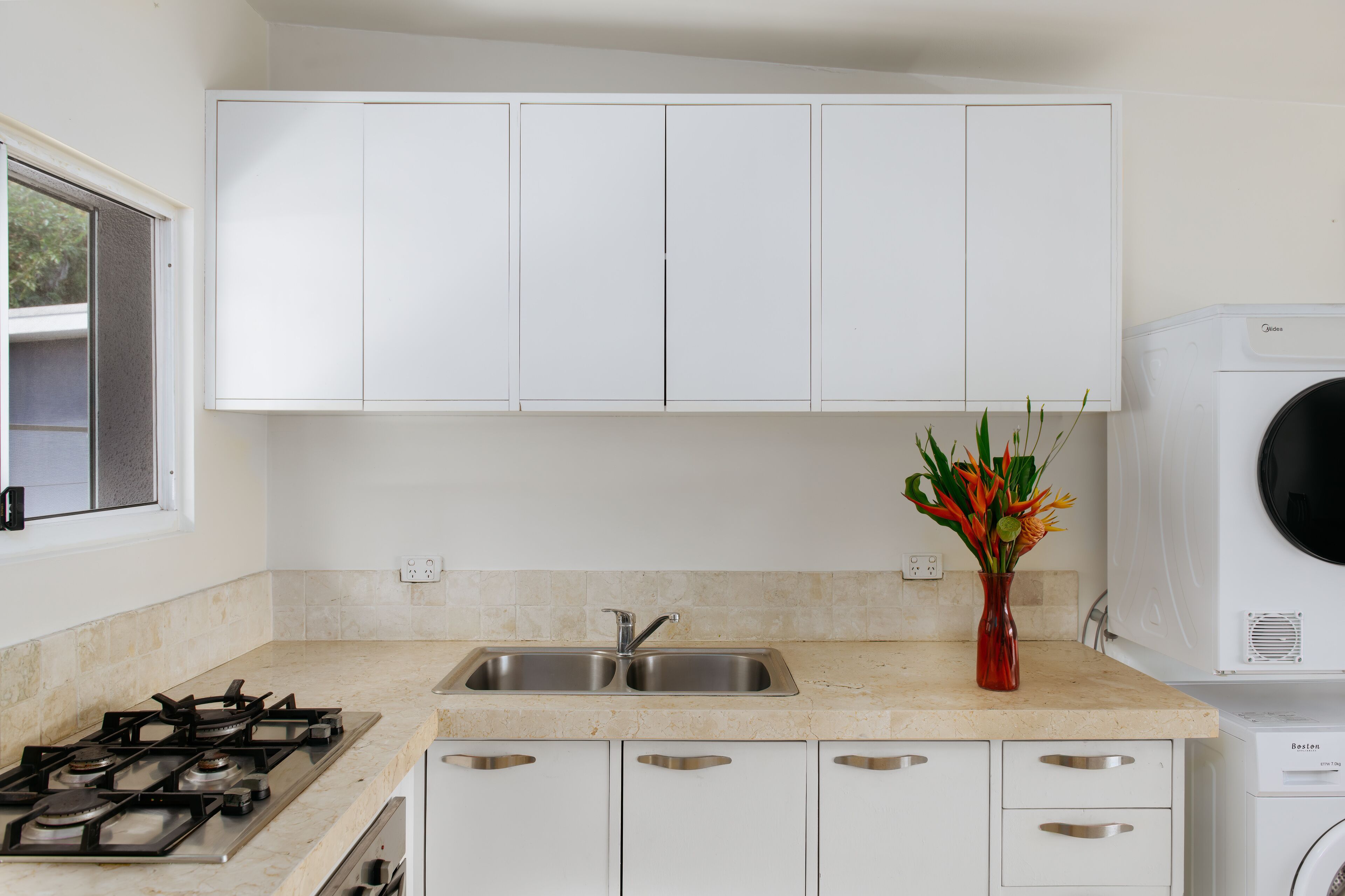 full-sized fridge, microwave, oven, stovetop