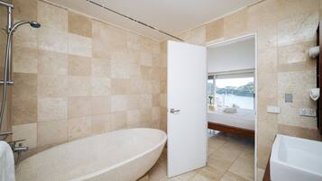 Premium Penthouse, Balcony, Harbour View | Bathroom | Shower, rainfall showerhead, free toiletries, hair dryer
