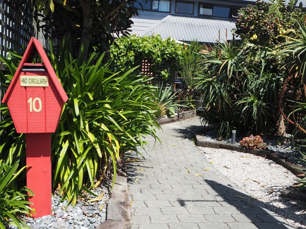 Front of property - Tasman Bay Backpackers (Nelson)