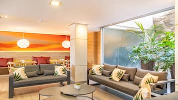 Bar en bord de piscine