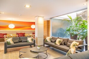 Bar en bord de piscine