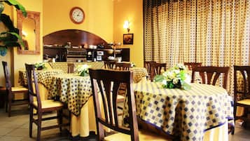 Petit déjeuner continental (5 EUR par personne)