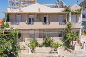 Fachada de la propiedad