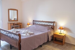 Căn hộ Tiêu chuẩn, 2 phòng ngủ, ban công | Bộ trải giường bằng vải Frette của Ý, nệm có lớp đệm bông 