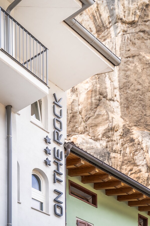 A building with a sign reading "ON THE ROCK" and a balcony with metal railings. - Garnì On The Rock (Arco)