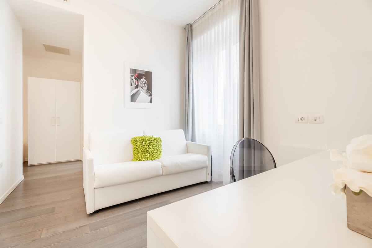 superior room | 1 bedroom, minibar, in-room safe, cots/infant beds