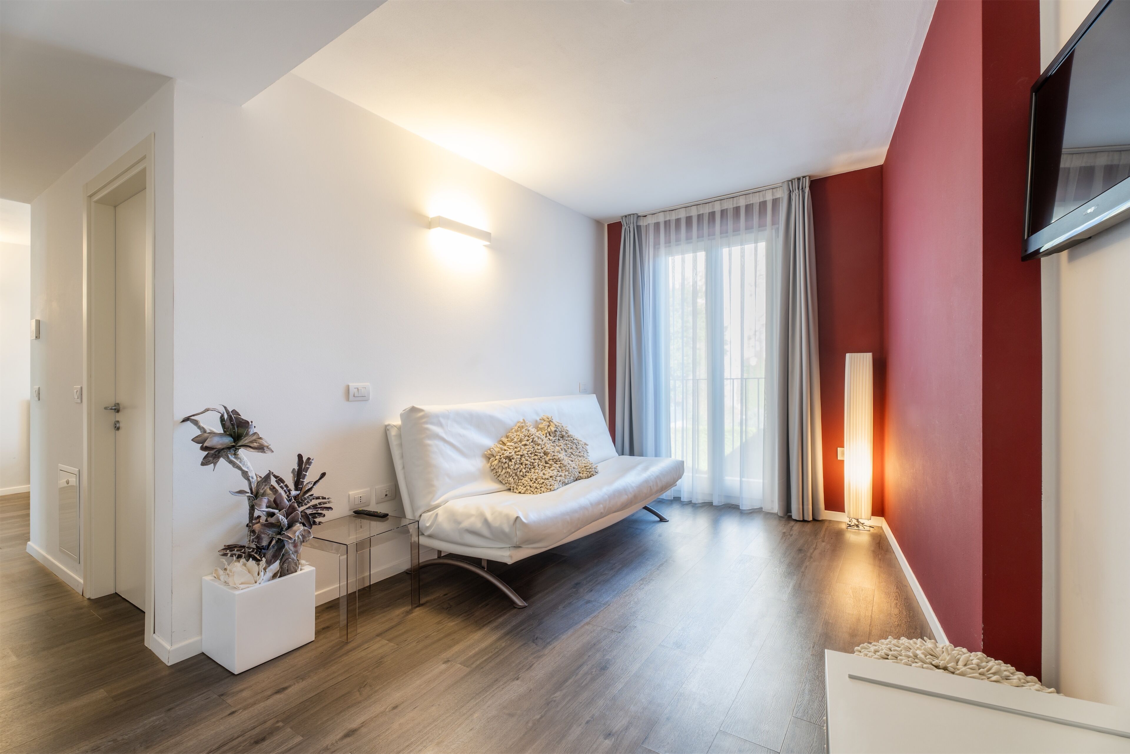 suite | living area | 32-inch lcd tv with cable channels