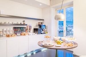 Desayuno bufé gratuito y diario