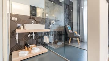 Deluxe Double Room | Bathroom