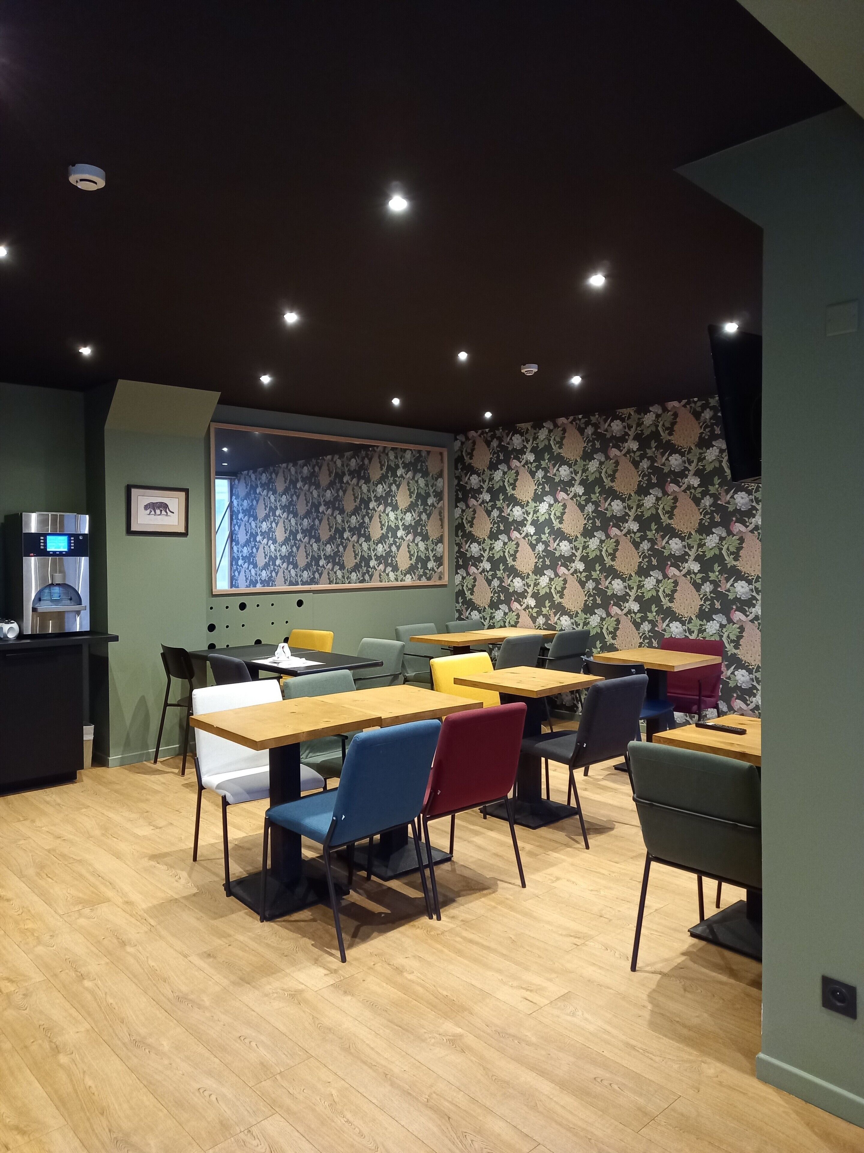 Tägliches Frühstücksbuffet (11.5 EUR pro Person)