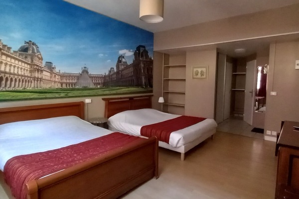 Family Room, 2 Double Beds (batiment annexe) | Desk, blackout drapes, iron/ironing board, free WiFi